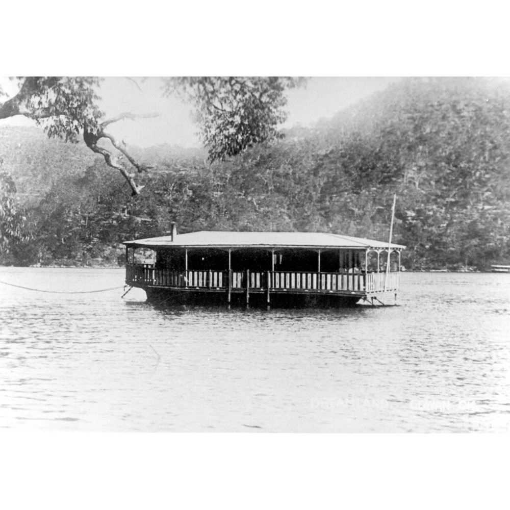 Houseboat Bay