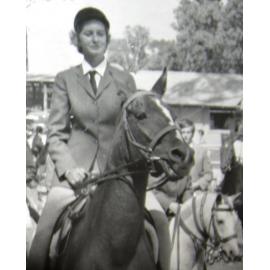 Heather Payne riding Samantha at Castle Hill
