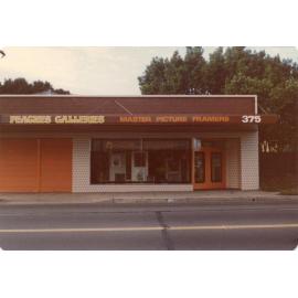 Peaches Gallery along the Pennant Hills Road.