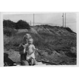 Margaret Lyons and niece Nancy Carter