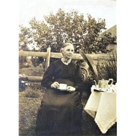 Unknown woman - Wray Family Collection