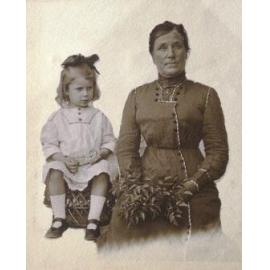 Unknown woman and child - The Wray Family Collection