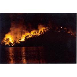 Wisemans Ferry Cemetery during the bushfire of December 2002