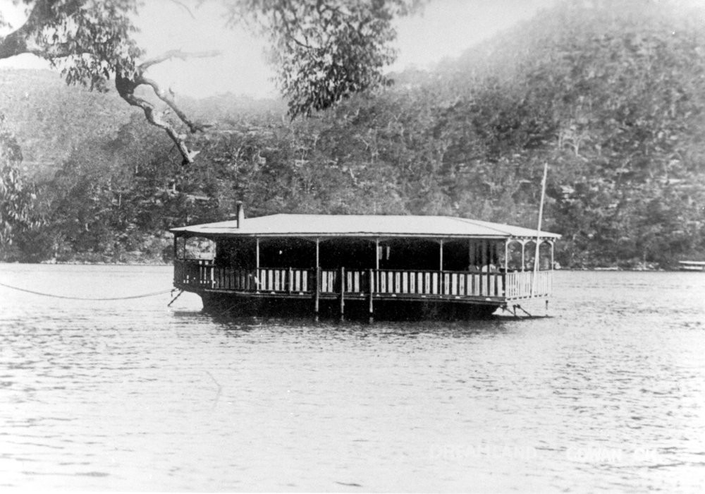 'Dreamland' houseboat built on Cowan Creek by Edward Windybank.